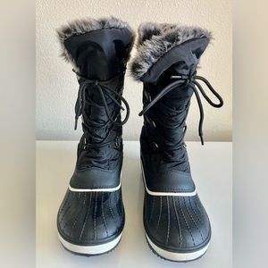 Winter snow boots Women’s size US 9